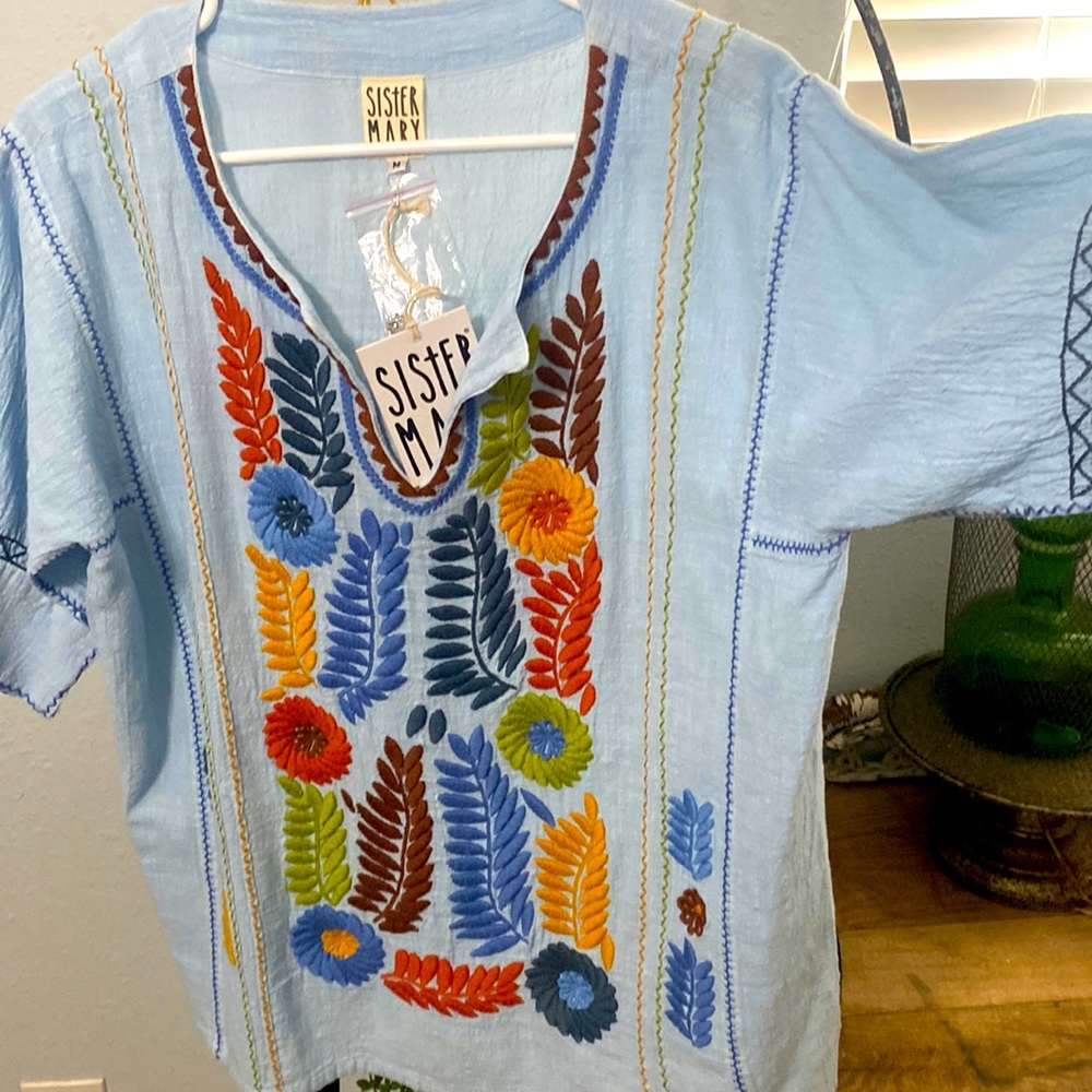 NWT Sister Mary sz medium, beautifully embroidered top.
